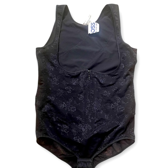 Flexees Size XL Shapewear One Piece Suit Tank NWT Braless feature - Picture 1 of 5
